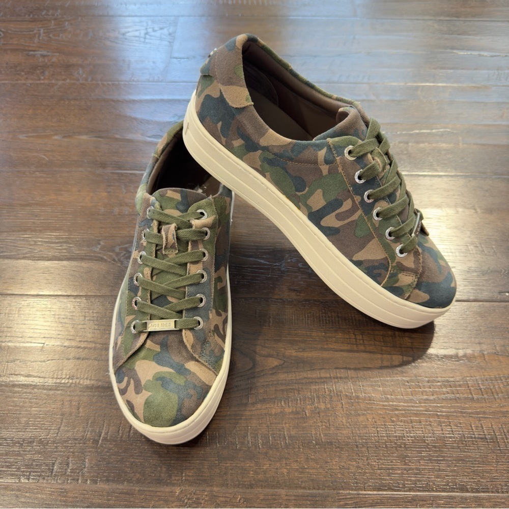 J Slides NYC Platform Camo Low Top Sneaker Size 8 Women